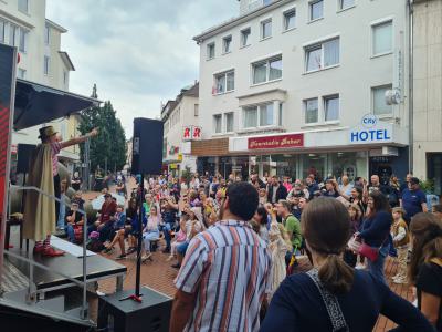 Tinko-Kindertheater und Clown Charlie am Kreuzplatz