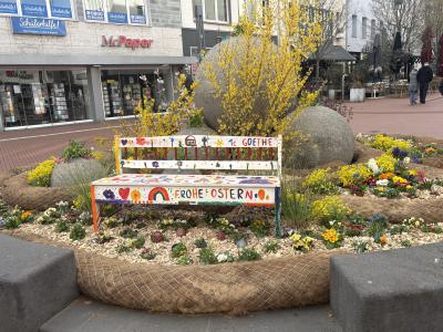 Osterbrunnen im Zeichen der Vielfalt